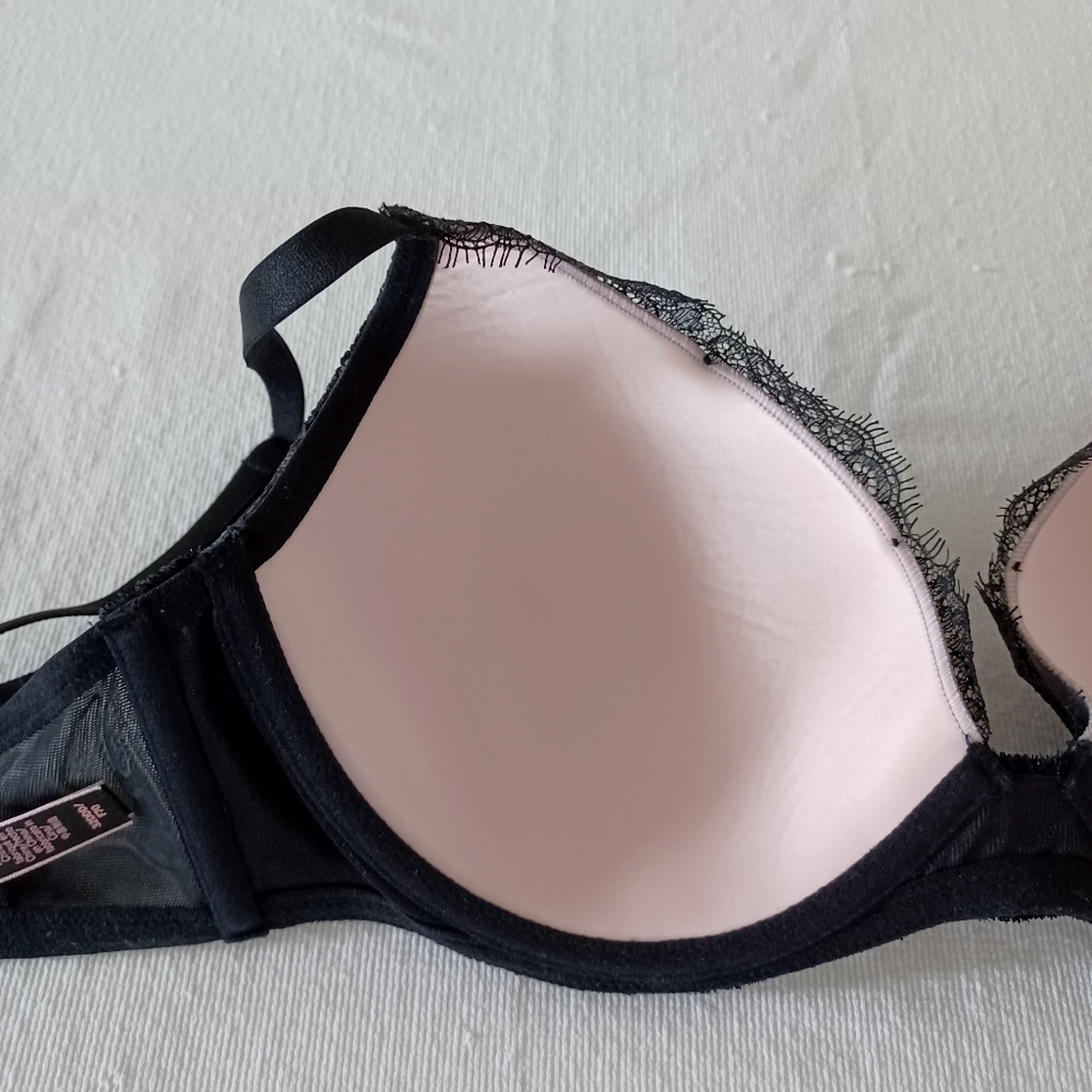 Victoria's Secret Very Sexy Lightly Lined Plunge Bra, size 32DDD - Picture 9 of 16